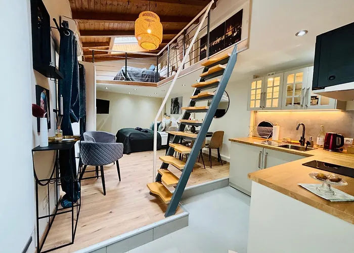 Moondayhomes - Toplocation I 4persons I Gallery Maisonette Boutique Pera Apartamento